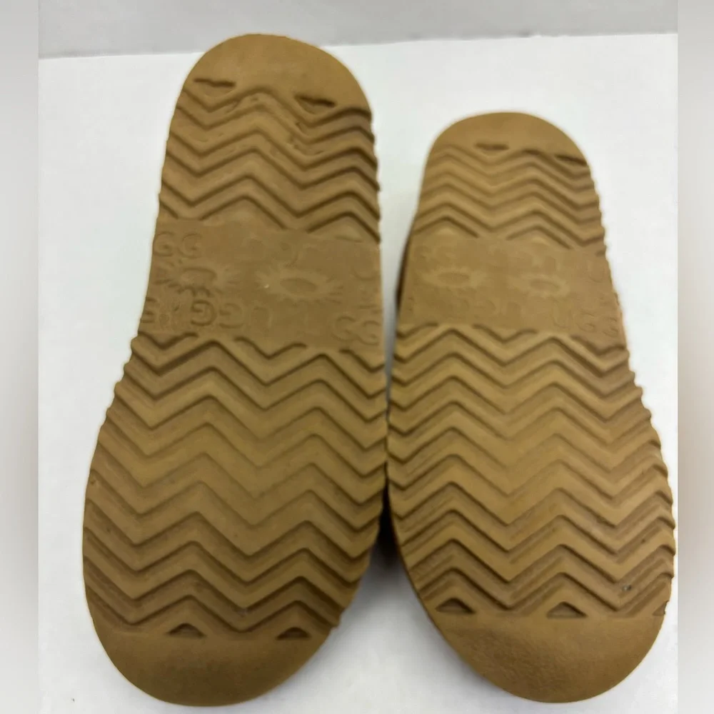 Ugg Cozy Suede Shearling Lined Slip-On Slippers - Tan SZ 3 for little girl